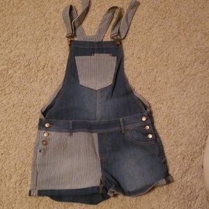 Cute short overalls